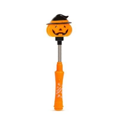 Hordozható Halloween-i LED lámpa rugós fejrésszel! A rugónak köszönhetően a töklámpás ide-oda mozgatható, de mindig visszaáll eredeti helyzetére. A töklámpásban lévő színváltó RGB LED kiválóan megvilágítja a lámpatestet, ezáltal teremtve halloween-i hangulatot.