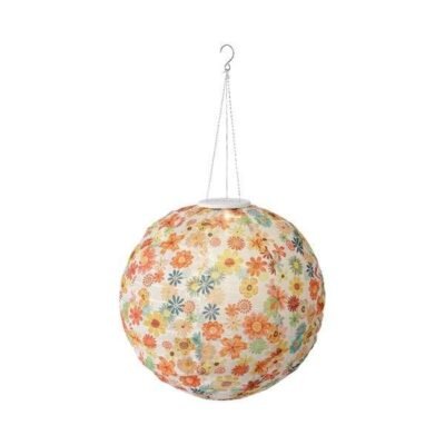 Napelemes lampion 40 cm virág mintás B Nincs szükség elektromos hálózatra, a termékek akkumulátora a napsugarak energiáját felhasználva töltődnek fel, a napelemes lampion szürkületkor automatikusan bekapcsolódva több órán keresztül világít. A szolár lámpa gyorsan és egyszerűen elhelyezhető. A LED szolár lampion energiatakarékos, dekoratív kiegészítő lehet terasz vagy filagóra hangulatvilágítására. A termék por és vízálló, IP44 védettséggel rendelkezik, kültéren bárhol elhelyezhető.