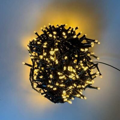 KÜLTÉRI LED FÉNYFÜZÉR BUDGET A fényfüzér kül- és beltéren egyaránt használható 400 energiatakarékos LED izzóból áll, közvetlen 230 V-os csatlakozóval. Lenyűgöző hangulatot teremt a teraszra, a kertbe vagy a ház falára helyezve.